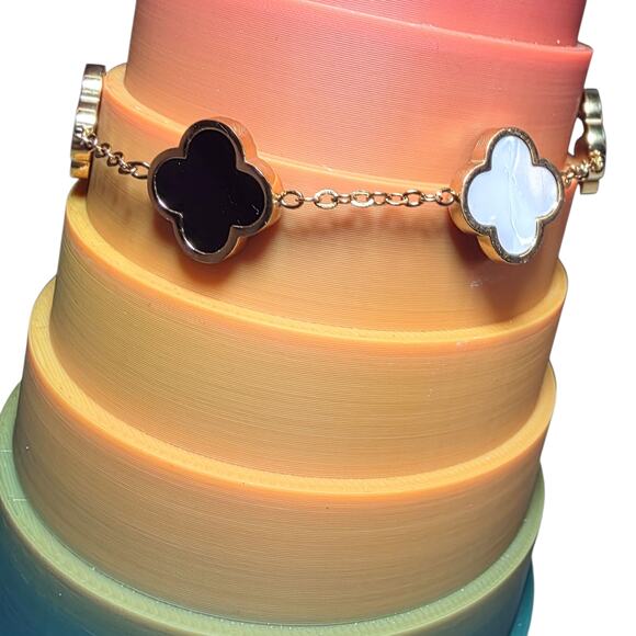 Boutique New 18kt gold plated designer inspired clover bracelet - Picture 1 of 7